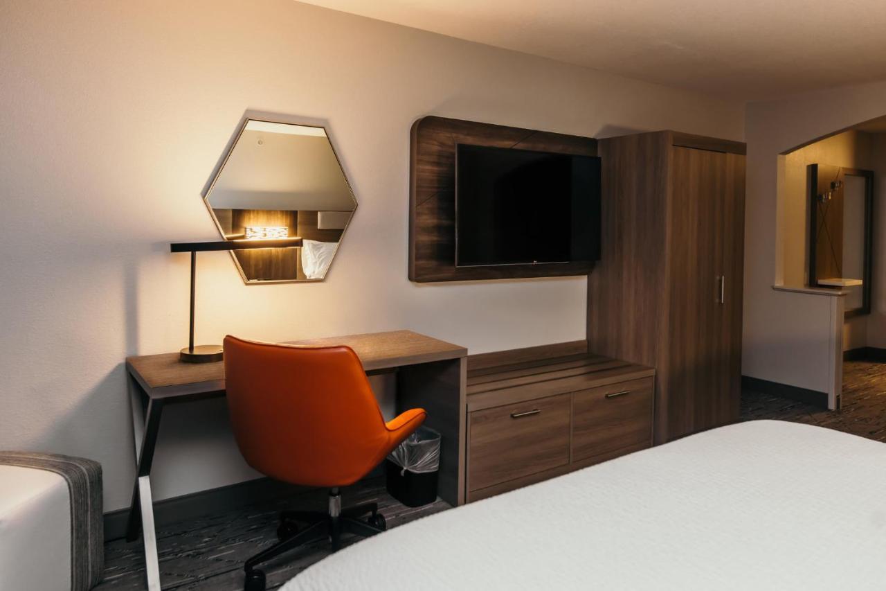 Holiday Inn Express And Suites Urbandale Des Moines By Ihg Eksteriør bilde