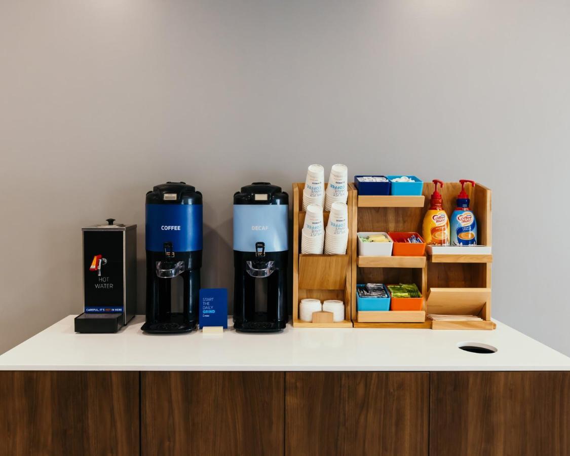 Holiday Inn Express And Suites Urbandale Des Moines By Ihg Eksteriør bilde