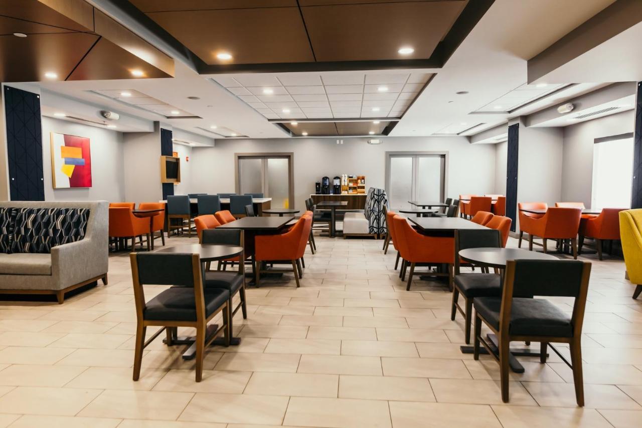 Holiday Inn Express And Suites Urbandale Des Moines By Ihg Eksteriør bilde